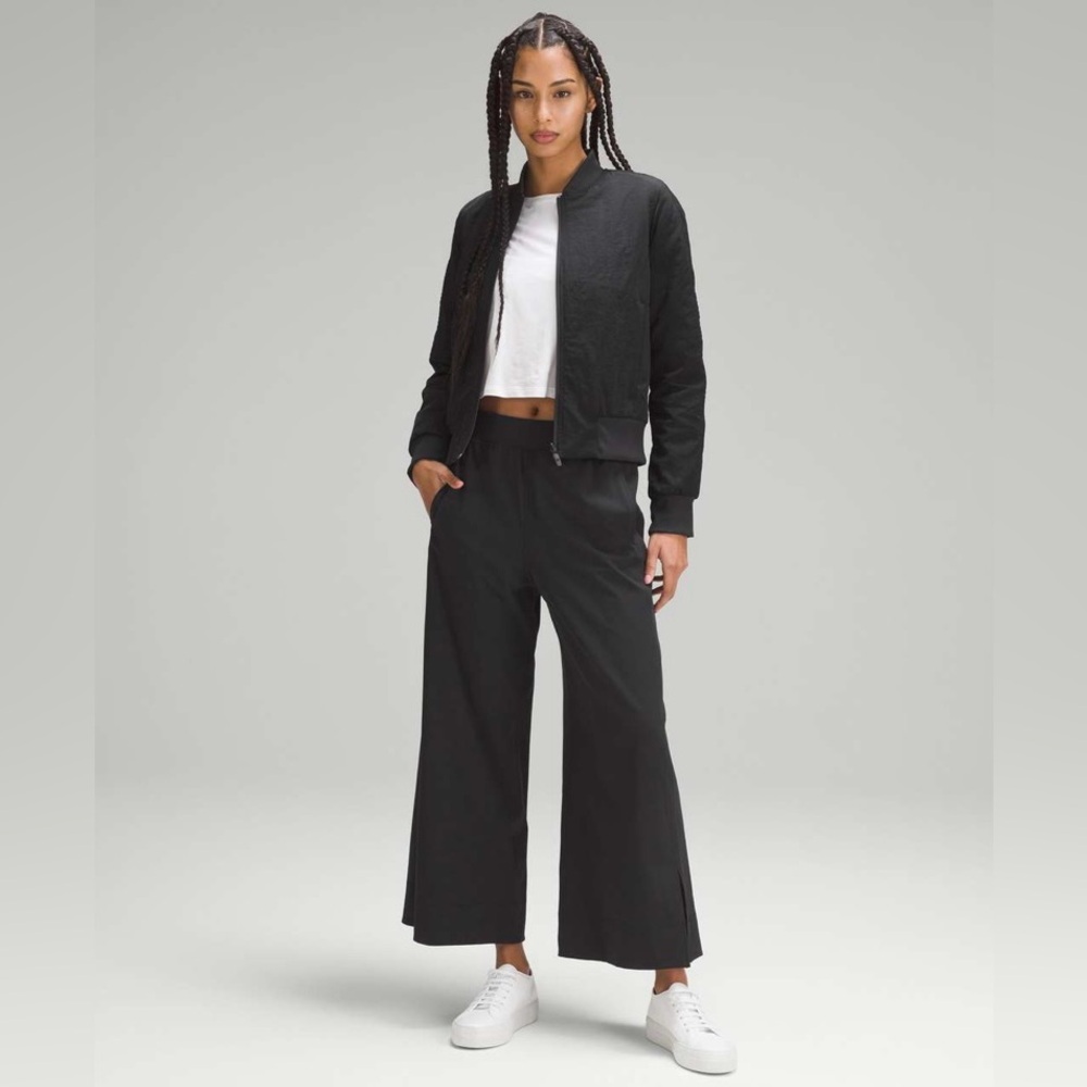 Lululemon stretch woven wide leg crop
